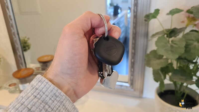 Samsung Galaxy Smart Tag in Schwarz an einem Schlüssel